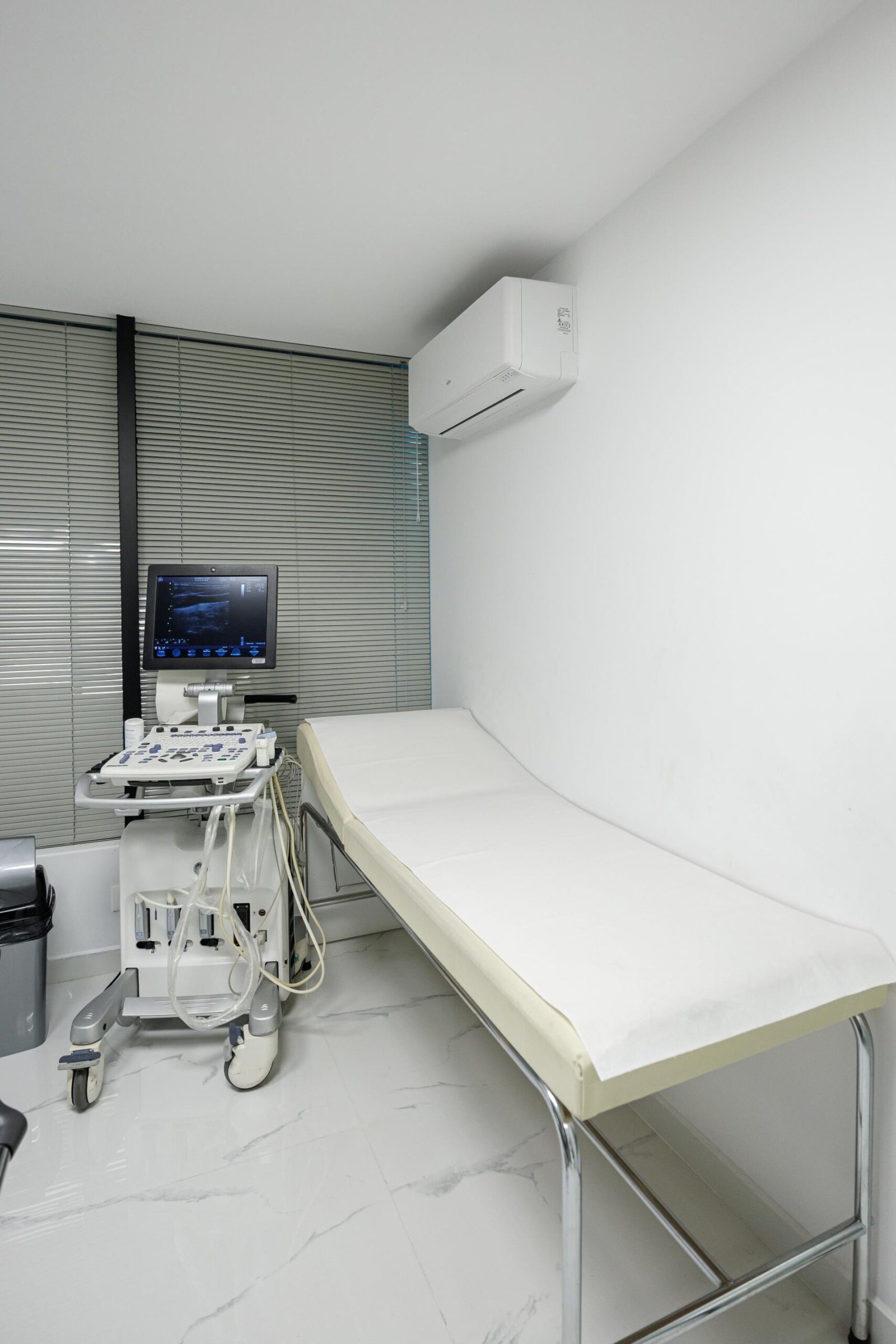 Gli ambienti della clinica Dr. Medical Clinic & Lab a Tirana